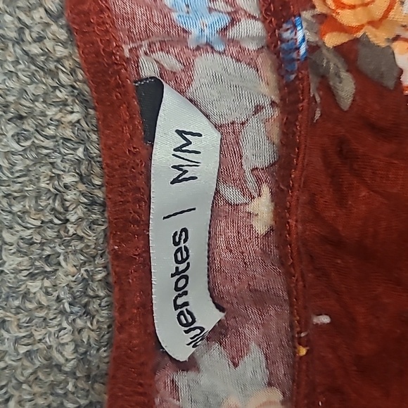 Floral crop top size medium - Picture 4 of 5